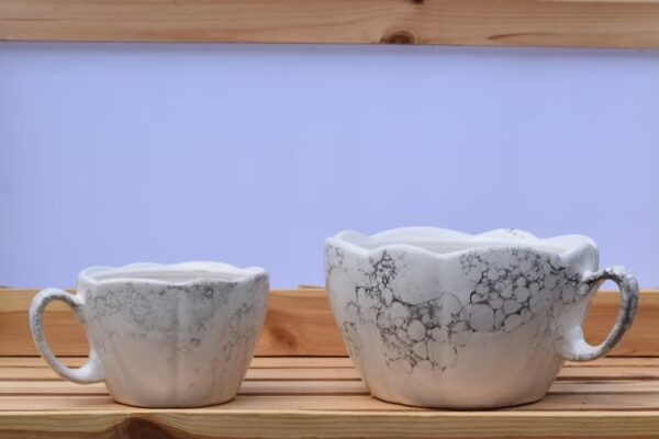 Filiżanka ceramiczna-osłonka na kwiaty - obrazek 2
